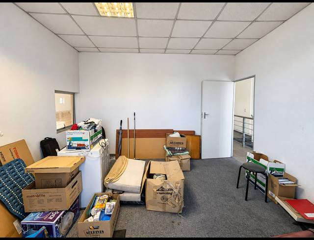 423M² INDUSTRIAL YARD TO LET IN STIKLAND INDUSTRIAL